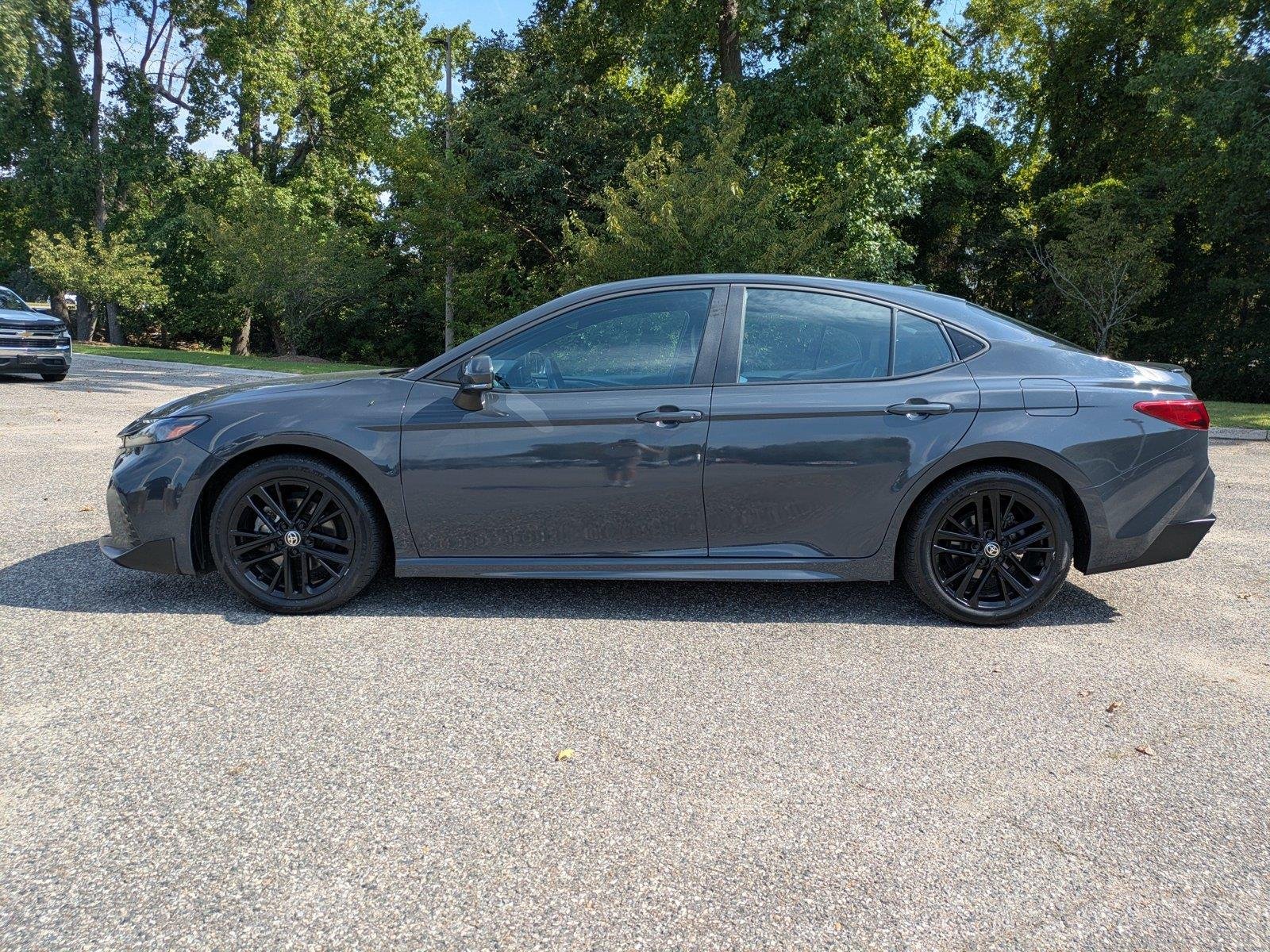 Used 2025  Toyota SE image 7