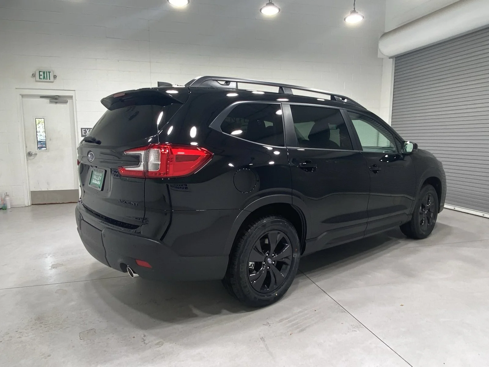 New 2027 CRYSTAL BLACK SILICA Subaru Premium 7-Passenger image 8