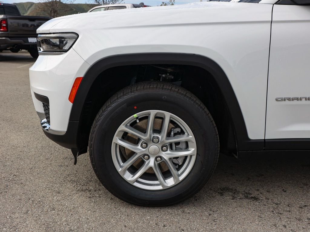 New 2026 Bright White Clear-Coat Exterior Paint Jeep Laredo image 10