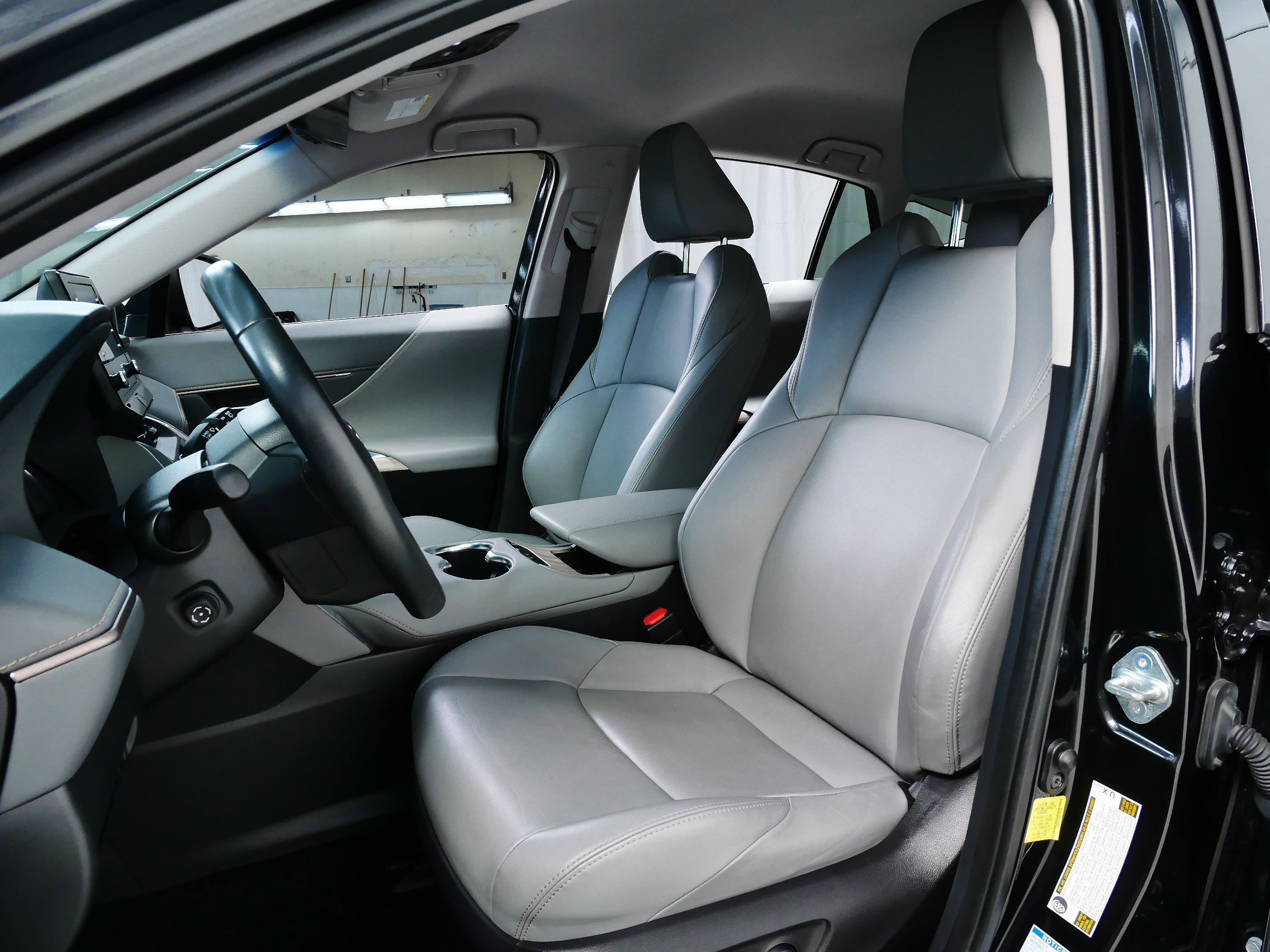 Used 2022 Toyota Venza XLE with VIN JTEAAAAH9NJ106164 for sale in Minnetonka, Minnesota