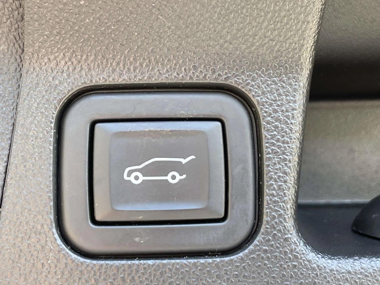 Certified Used 2023 Sterling Metallic GMC SLT image 21