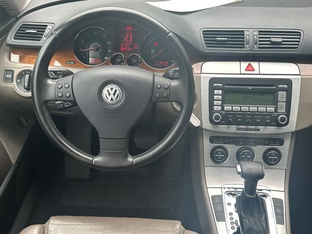 Used 2008  Volkswagen Lux image 22