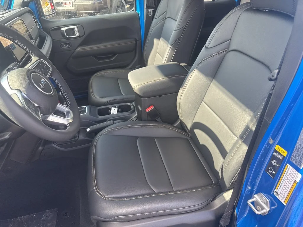 Used 2025 Blue Jeep Sahara image 19