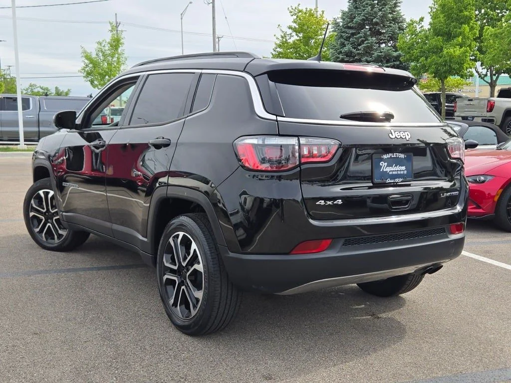 Used 2022 Black Jeep Limited image 16