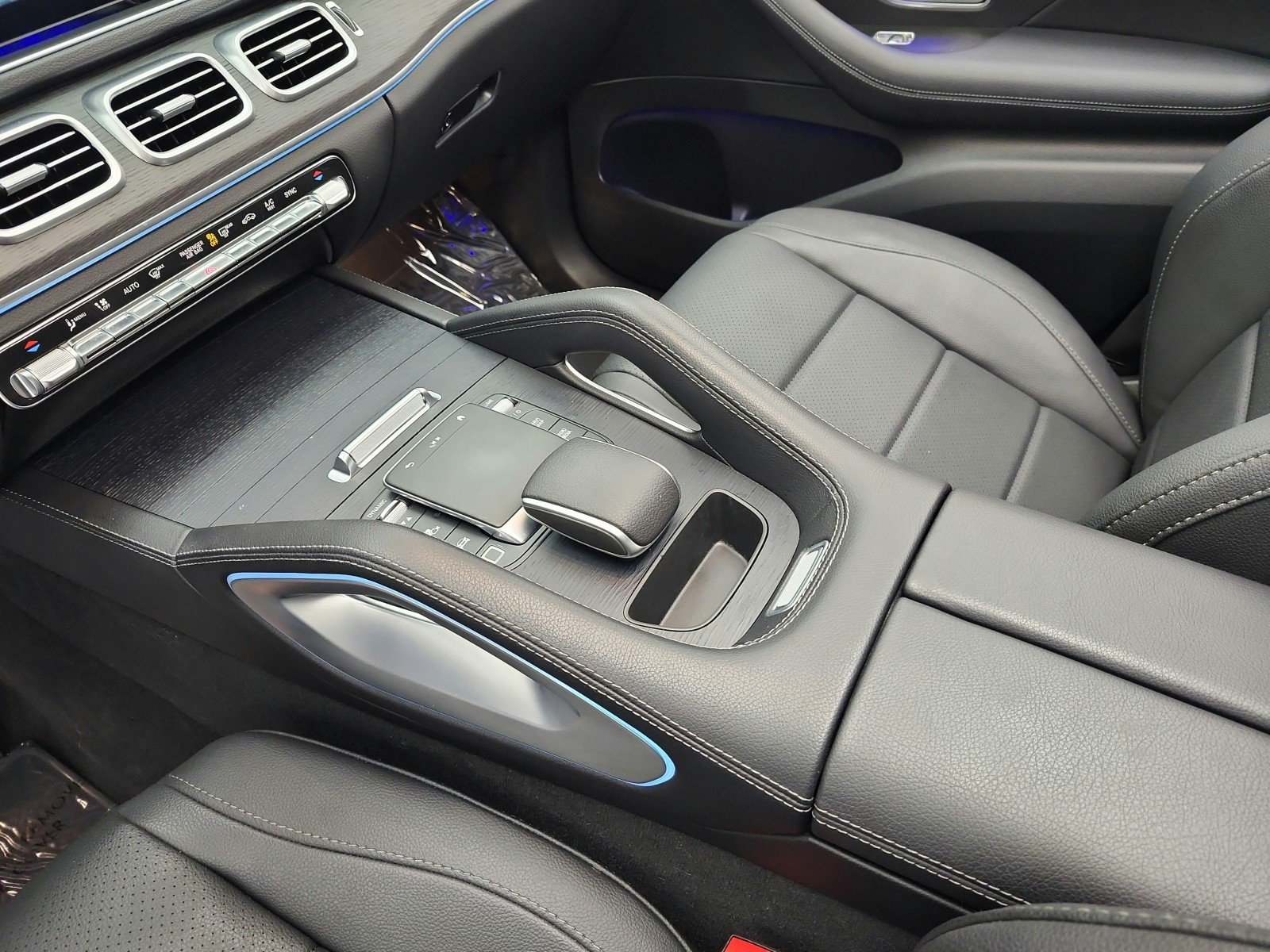 Used 2025 MANUFAKTUR Alpine Grey Mercedes-Benz GLE 450 4MATIC® SUV image 25