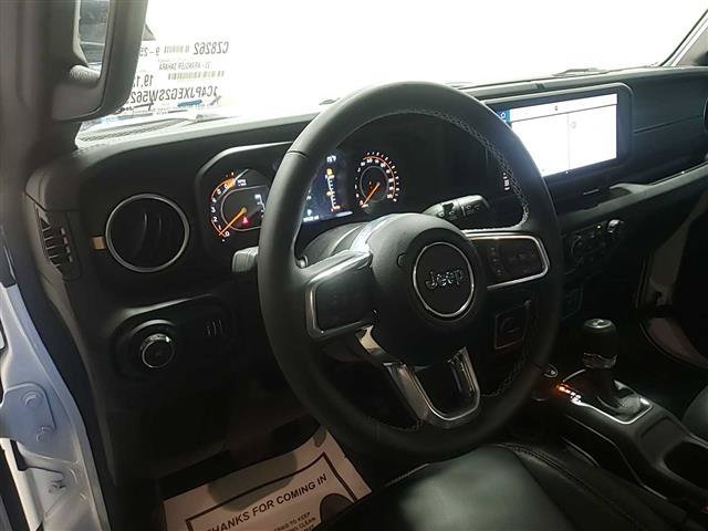 Used 2025 White Jeep Sahara image 16