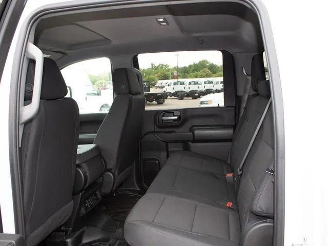 2025 GMC Sierra 3500 Chassis Cab Pro - Photo 17