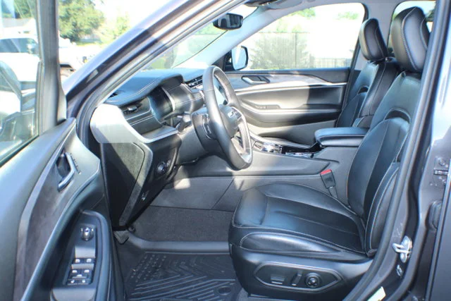Used 2022 Baltic Gray Metallic Clearcoat Jeep Limited image 11
