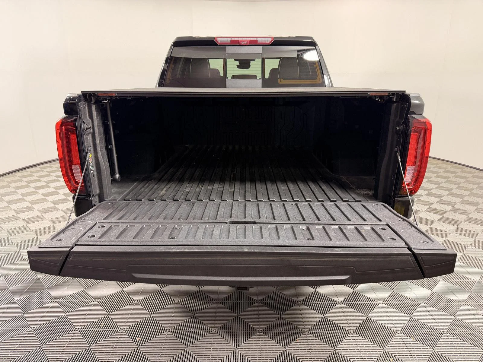 Used 2024 Onyx Black GMC Denali Ultimate image 5