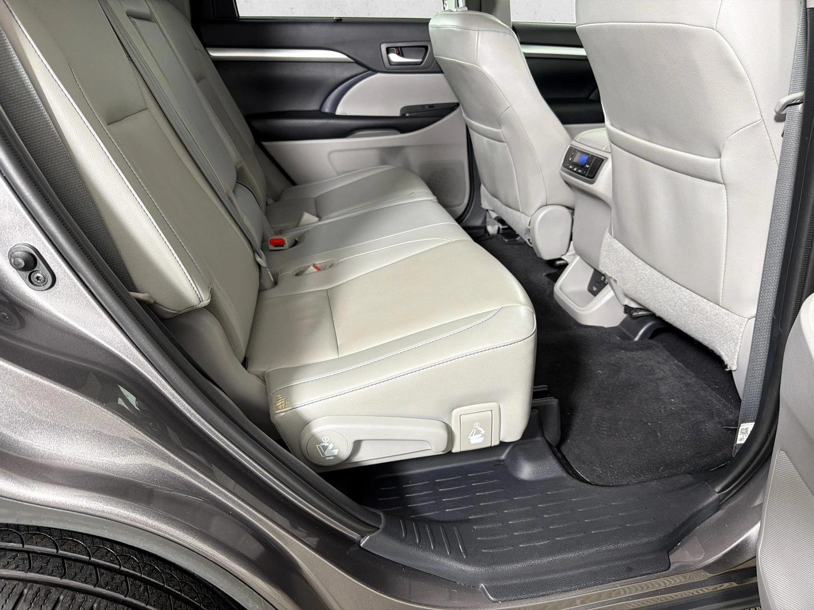 Used 2019 Predawn Gray Mica Toyota XLE image 17