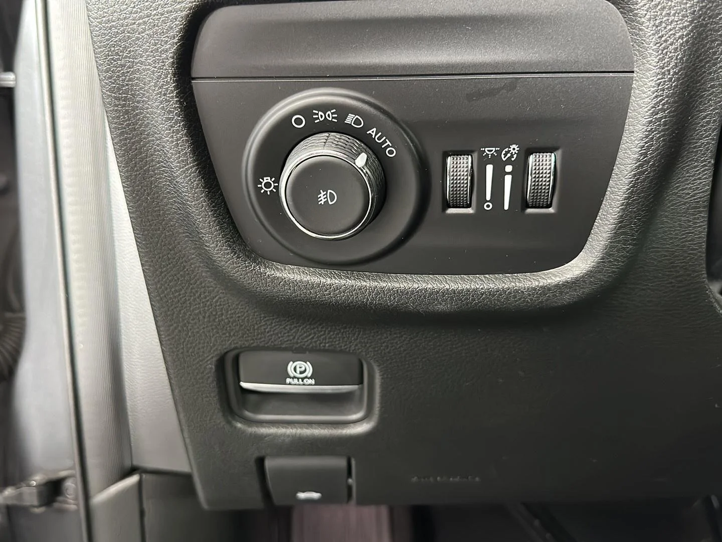 Used 2022 Baltic Gray Metallic Clearcoat Jeep Limited image 22