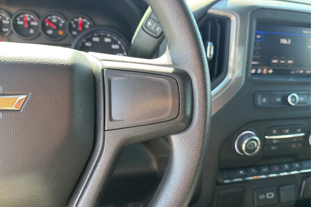 Used 2023 STERLING GRAY METALLIC Chevrolet Custom image 23