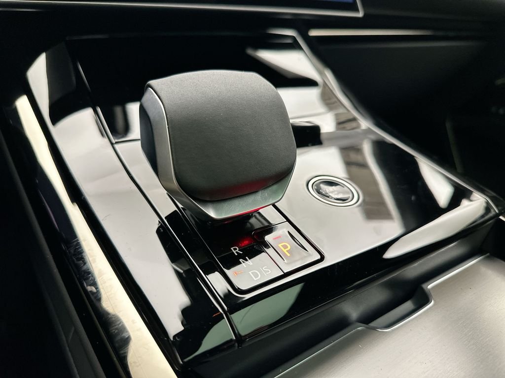 New 2027  Land Rover SE image 12