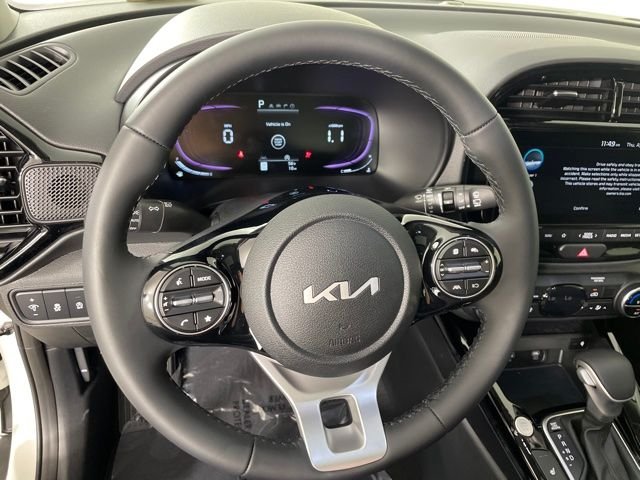 Used 2023 White Kia EX image 19
