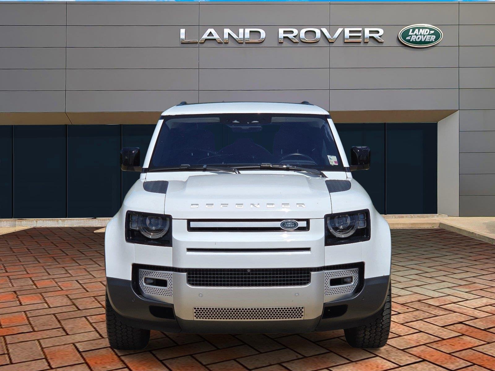 Used 2021 Fuji White Land Rover SE image 2