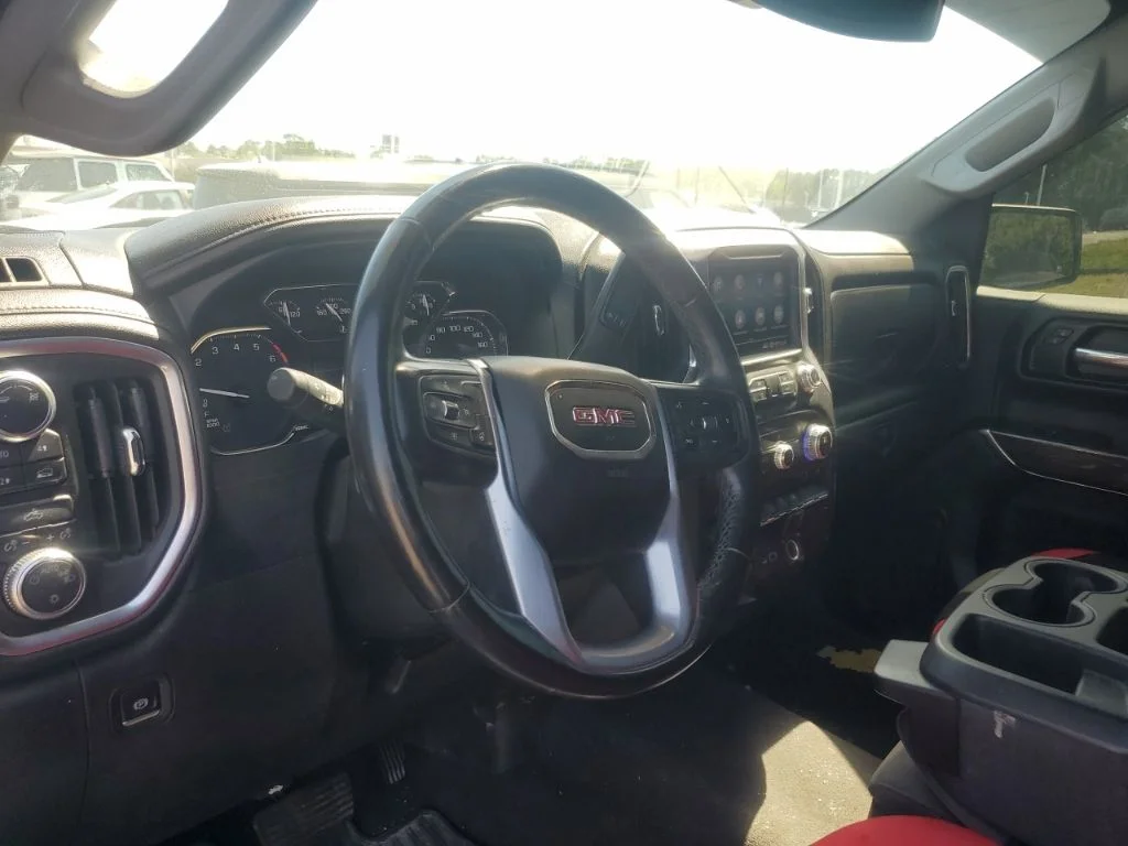 Used 2019  GMC SLE image 14