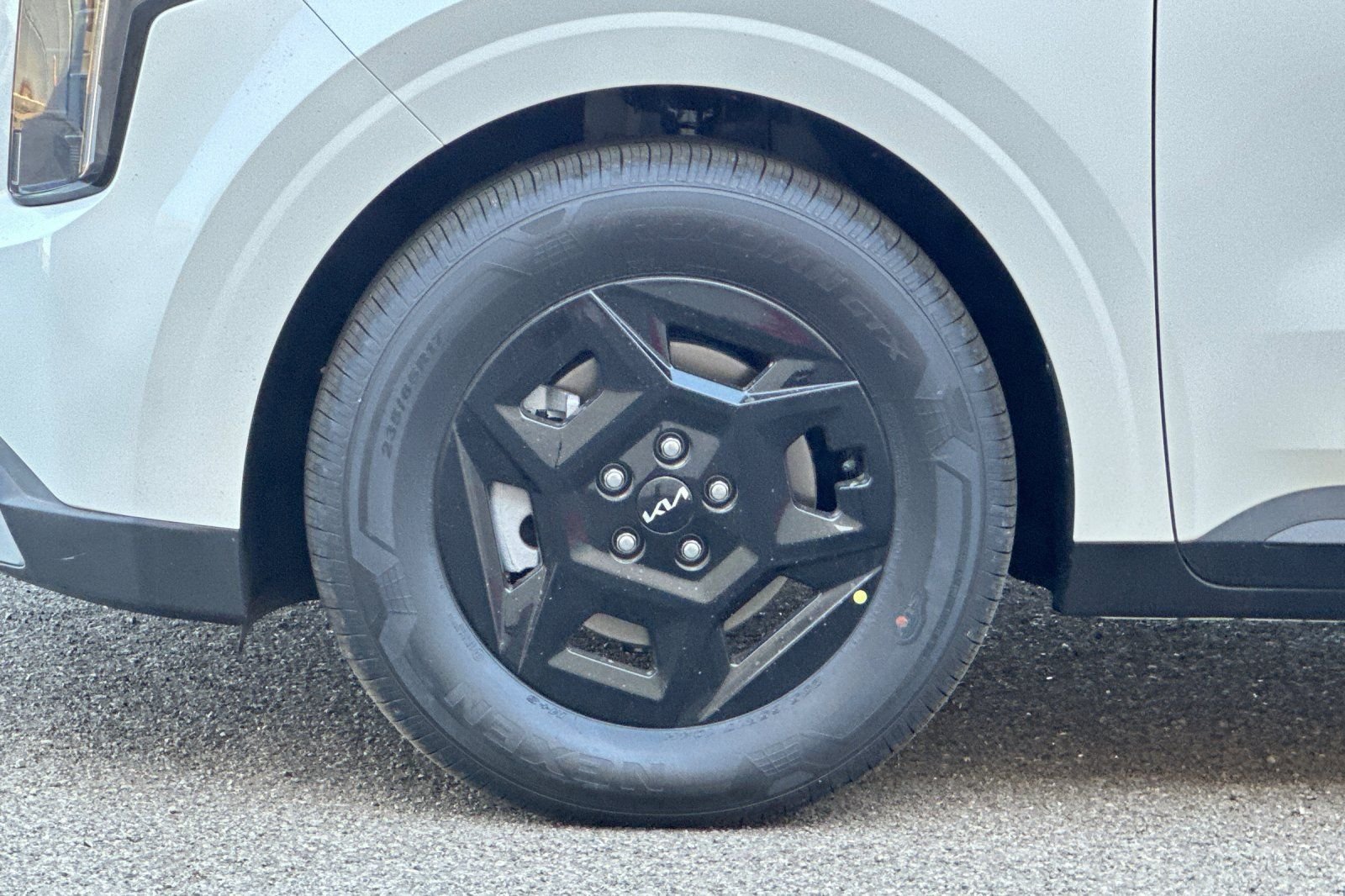 New 2026 White Kia LXS image 27