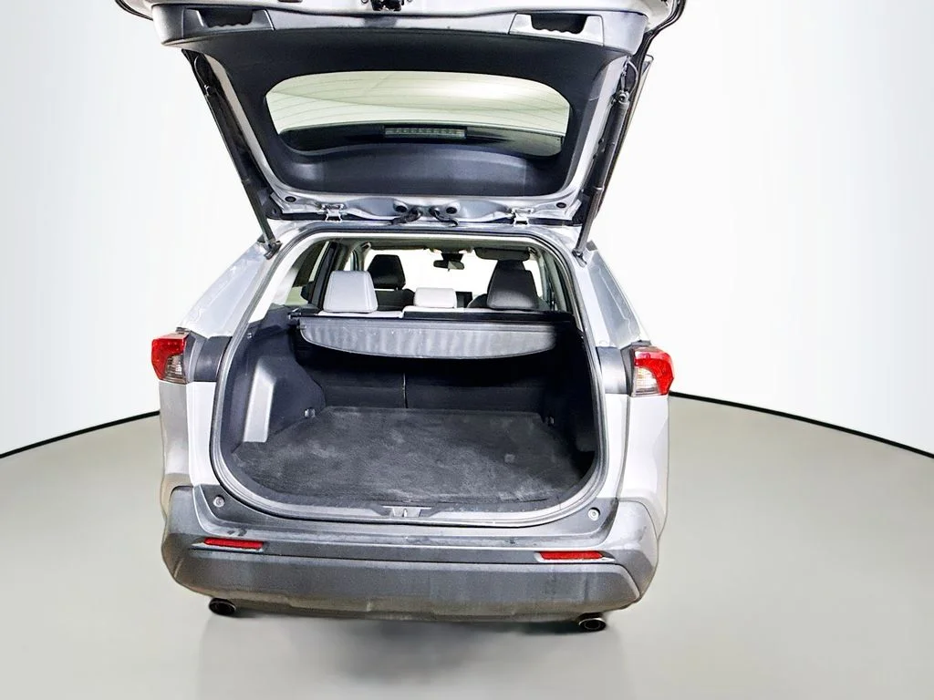 Used 2020 Silver Sky Metallic Toyota XLE Premium image 25