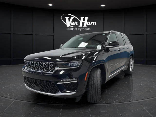 Used 2024 Diamond Black Jeep Summit image 3