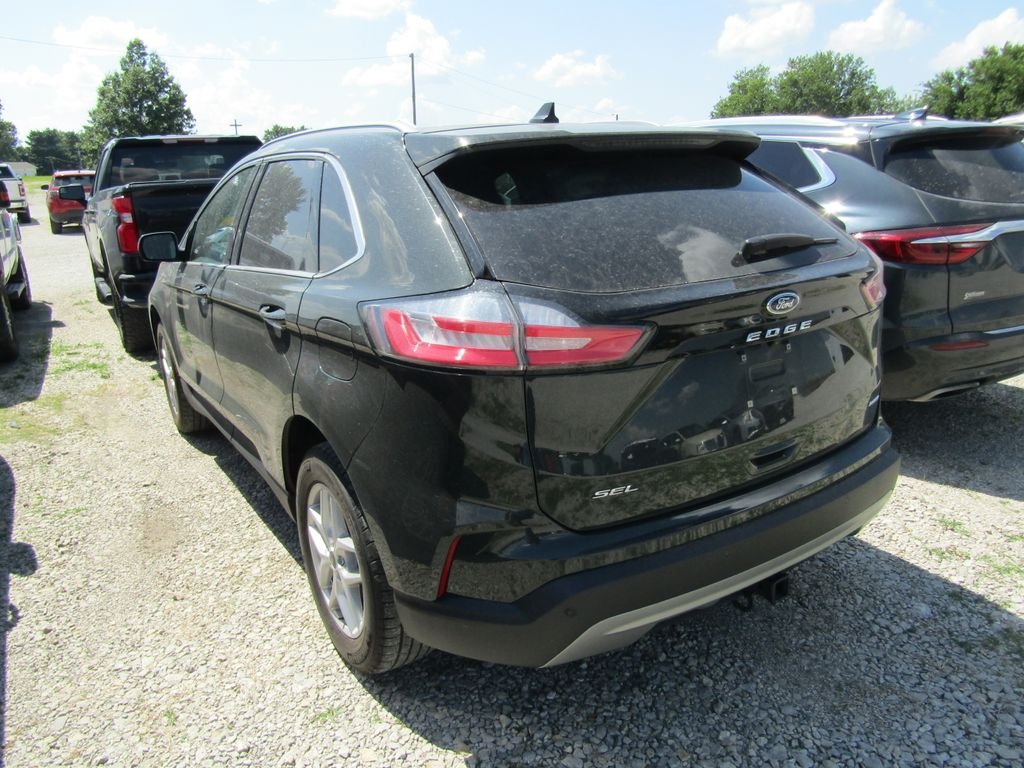 Used 2023 Green Ford SEL image 3