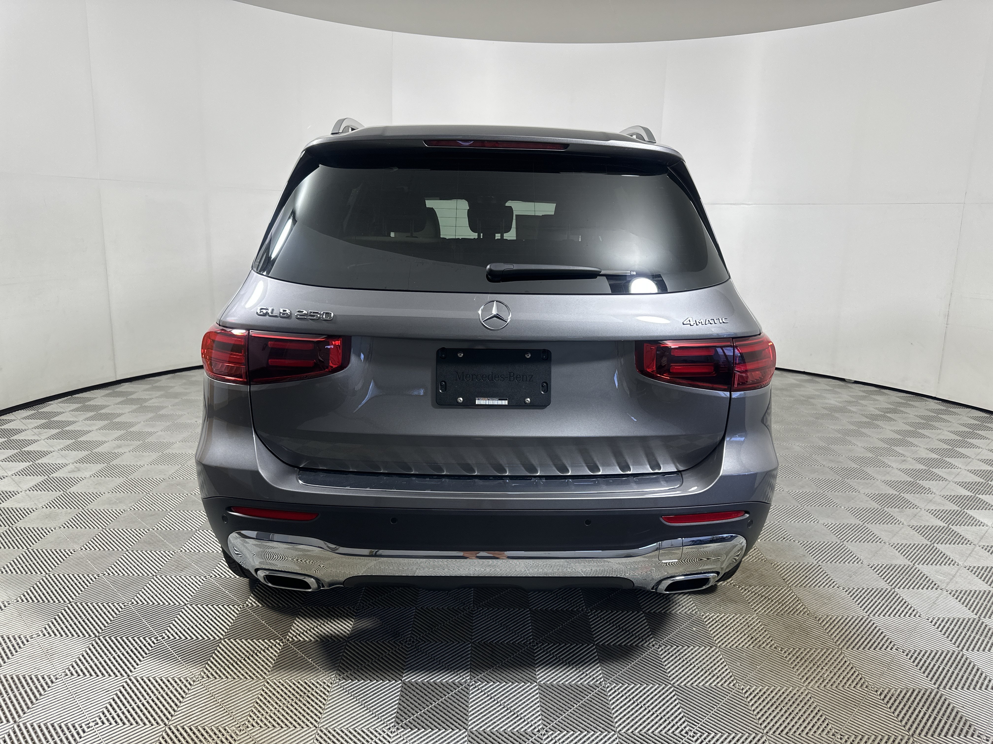 New 2026 Mountain Grey Metallic Mercedes-Benz GLB 250 image 32
