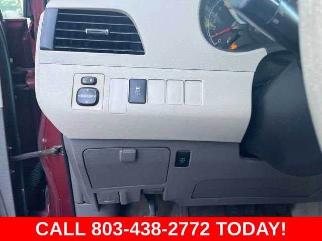 Used 2014 Red Toyota LE image 28
