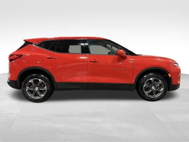 Used 2025 Habanero Orange Chevrolet 2LT image 8