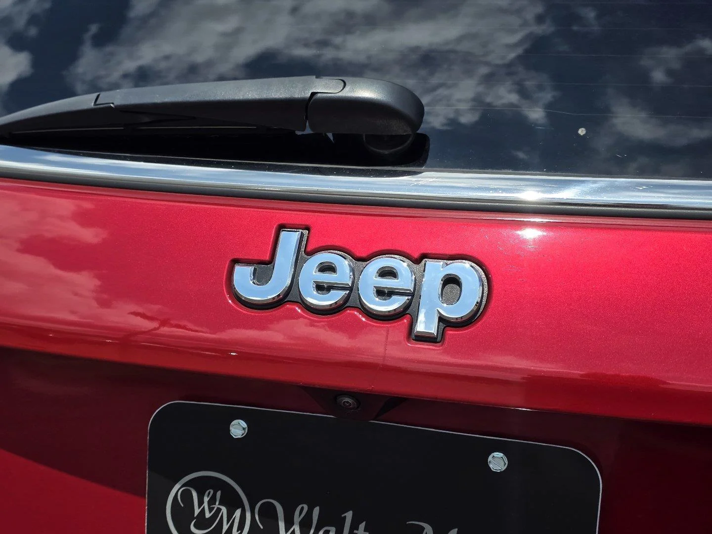 Used 2025 Velvet Red Pearlcoat Jeep Altitude X image 28