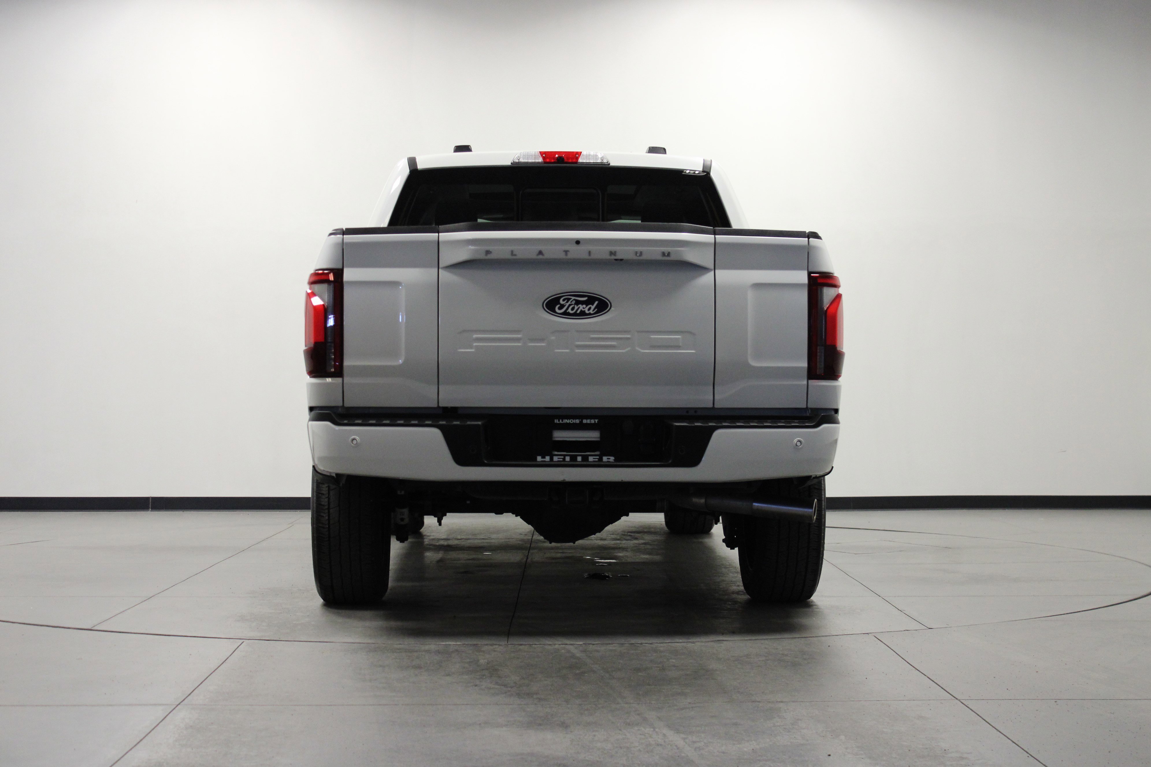 Used 2024 Star White Metallic Tri-Coat Ford Platinum image 5
