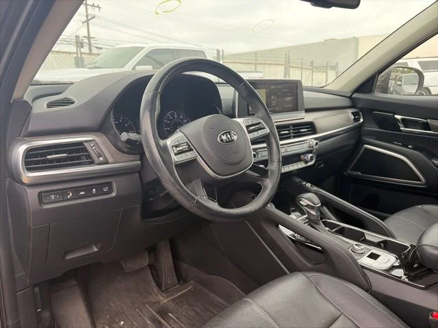 Used 2020 Green Kia EX image 17