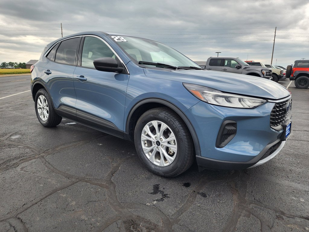 Used 2023 Vapor Blue Metallic Ford Active image 3
