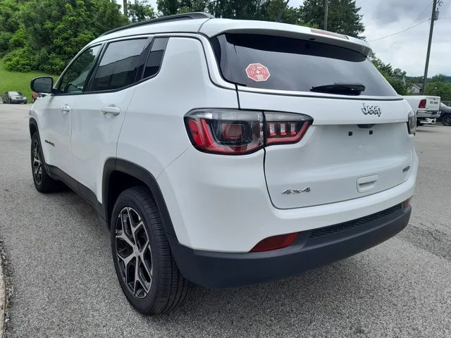 Used 2024 White Jeep Latitude image 7