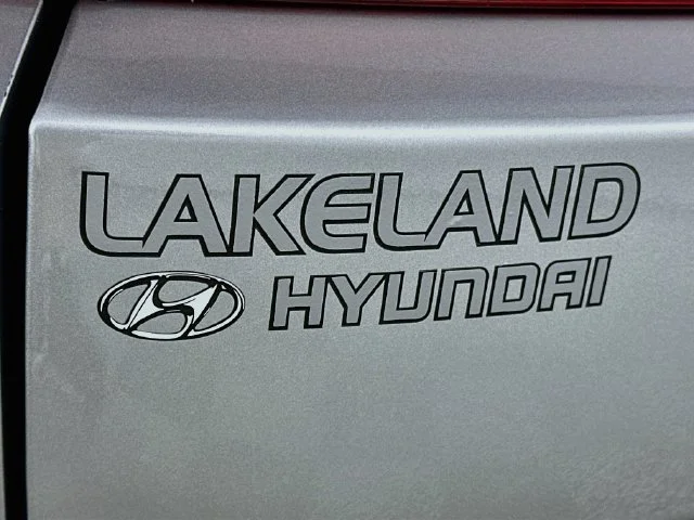 New 2027 Silver Hyundai SE image 23