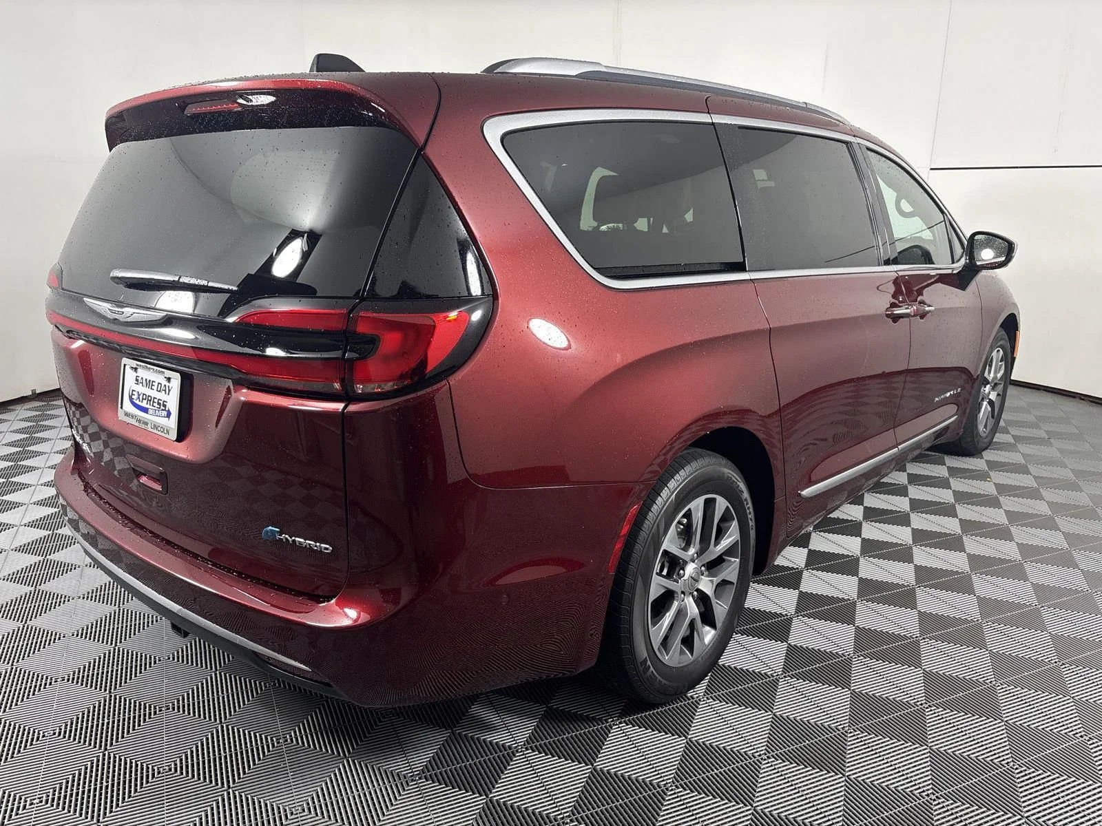 Used 2023 Velvet Red Pearlcoat Chrysler Hybrid Pinnacle image 29