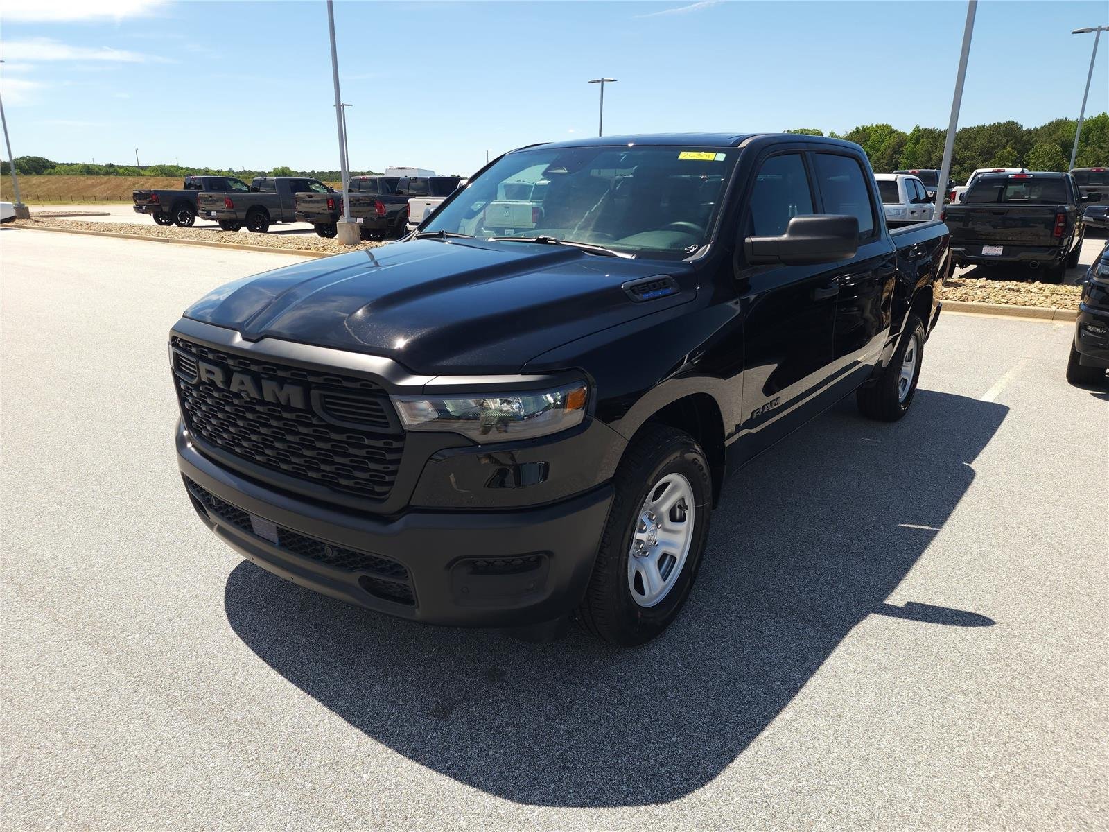 New 2026 Diamond Black Crystal Pearl-Coat Exterior Paint RAM Tradesman image 3