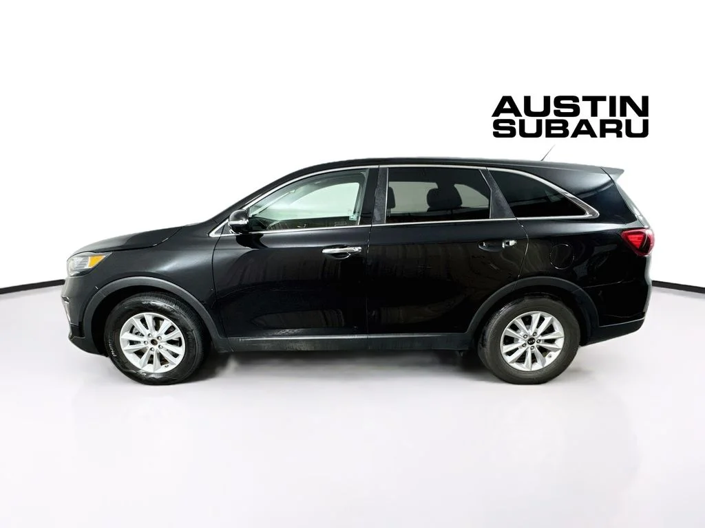 Used 2019 Black Kia L image 4