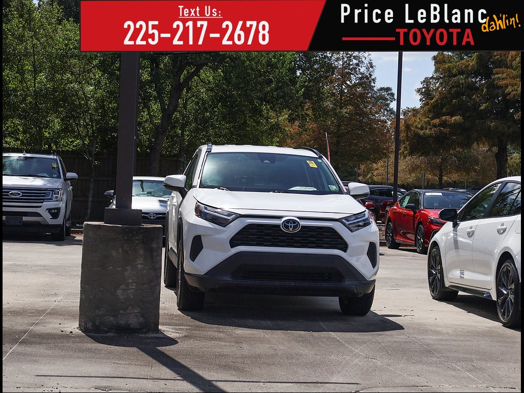 Used 2022 White Toyota XLE image 1