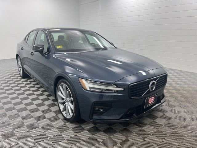2021 Volvo S60 T5 Momentum's photo