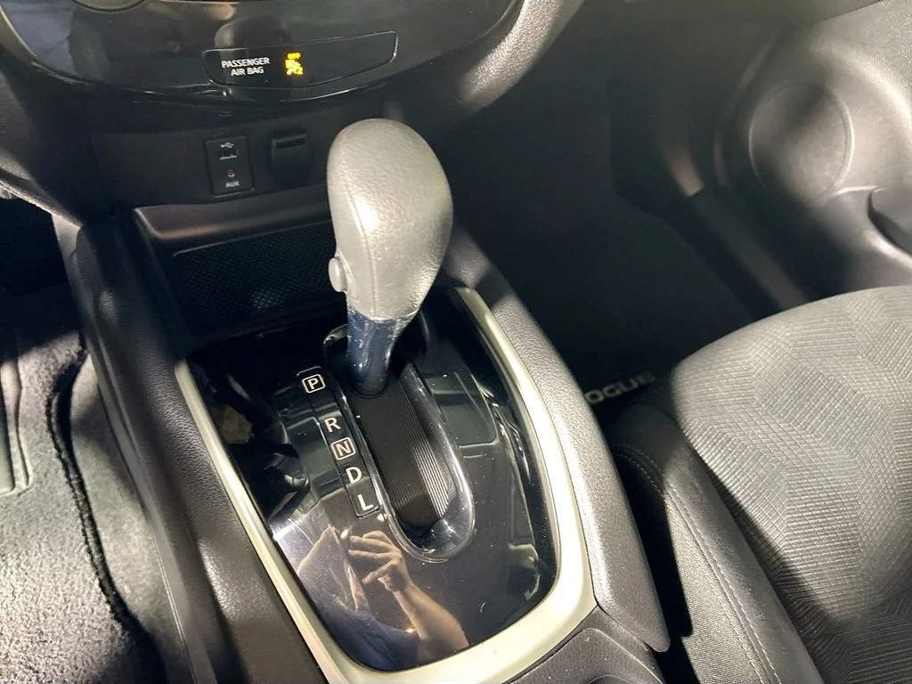 Used 2016 Blue Nissan S image 17
