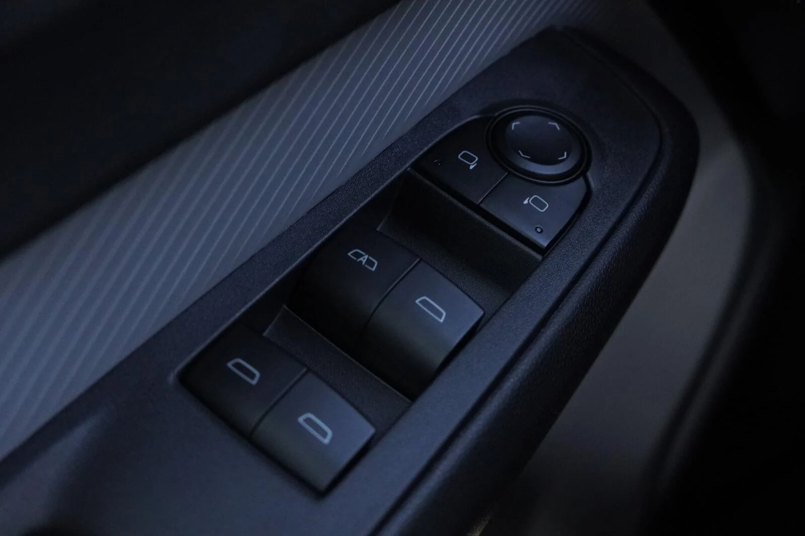 2027 Chevrolet Bolt LT - Photo 18