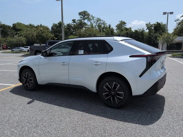 New 2026 Wind Chill Pearl Toyota XLE image 6
