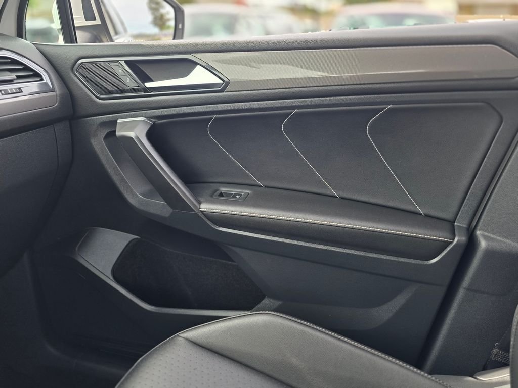 2023 Volkswagen Tiguan SE - Photo 28