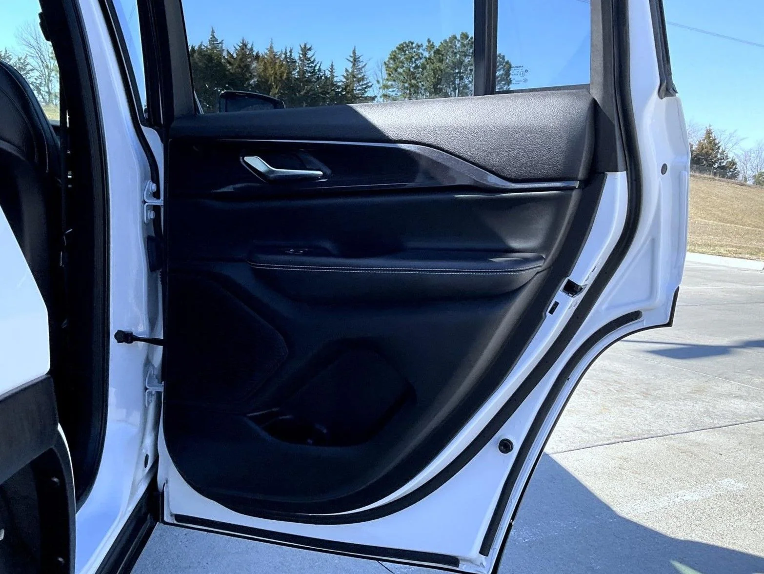 Used 2023 White Jeep Altitude X image 18