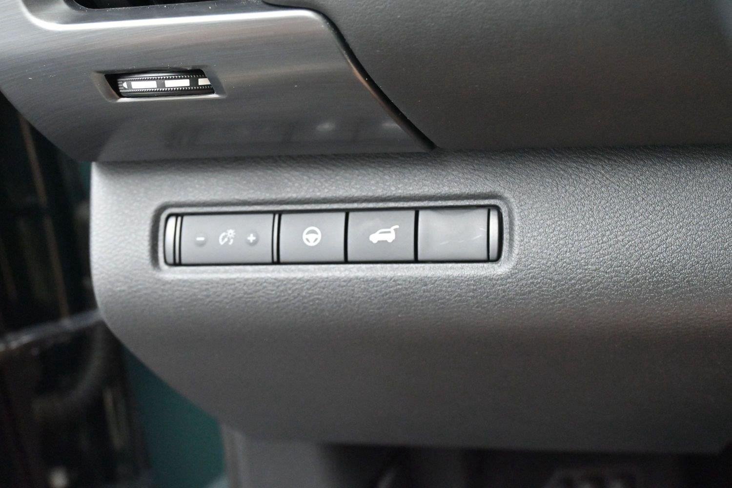 Used 2022 Green Nissan SL image 29