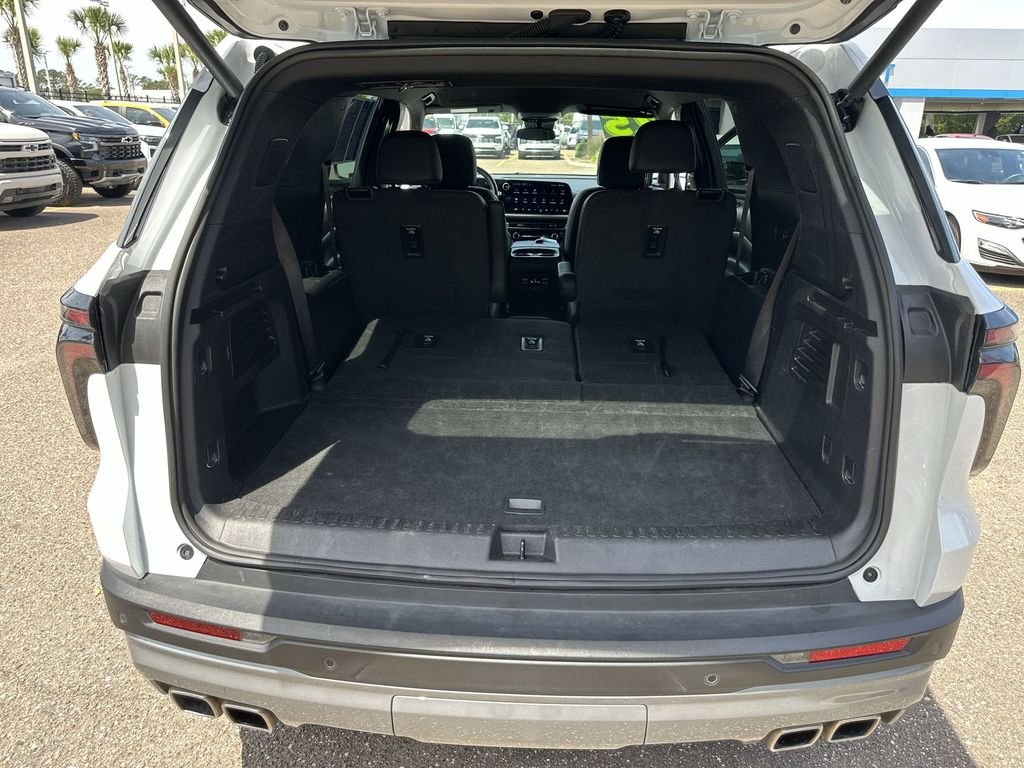 Used 2025 Summit White Chevrolet LT image 32