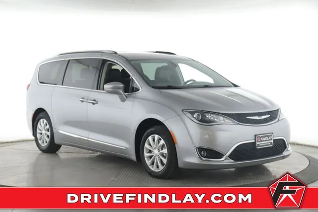 2019 Chrysler Pacifica Touring L's photo