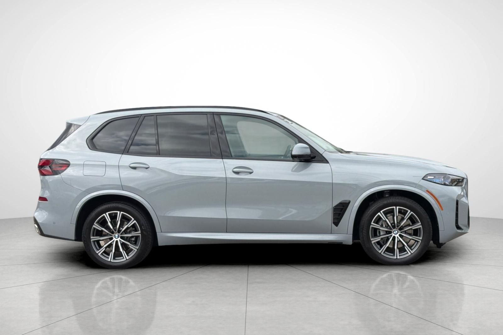 Used 2024 Gray BMW sDrive40i image 32