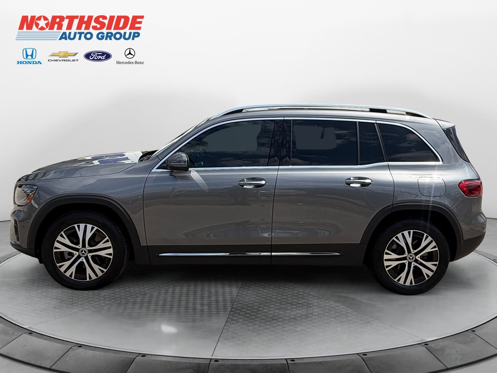 Used 2026 Gray Mercedes-Benz GLB 250 image 4