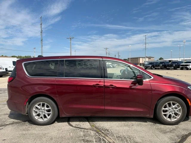 Used 2023 Velvet Red Pearlcoat Chrysler Touring L image 4