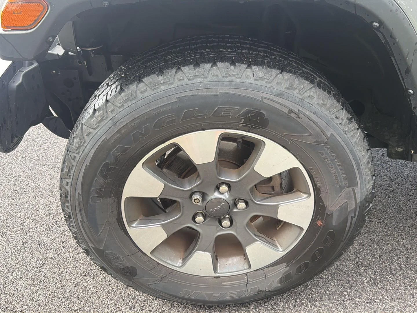 Used 2023 Sting-Gray Clearcoat Jeep Sahara image 9